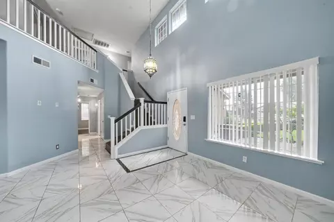 Entry Way - 2055 Bedford Ave, Clovis, CA 93611 photo 2 of 5
