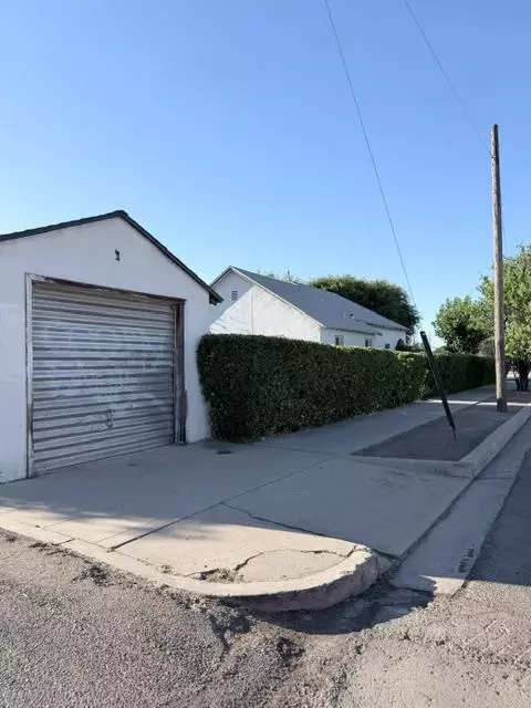 Exterior - 1916 7th St, Sanger, CA 93657 photo 6 of 8
