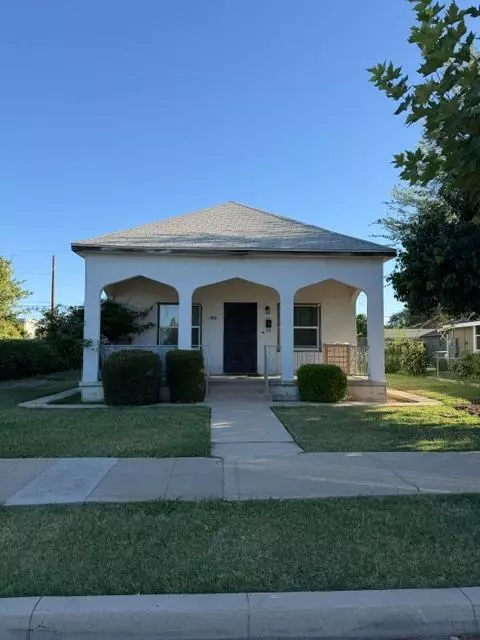 Exterior - 1916 7th St, Sanger, CA 93657 photo 2 of 8