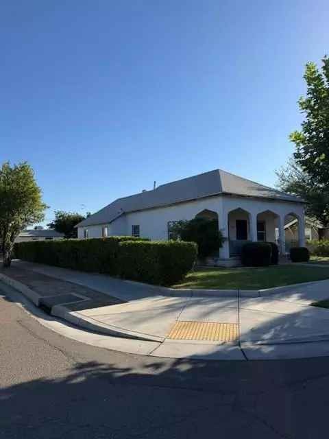 Exterior - 1916 7th St, Sanger, CA 93657 photo 5 of 8