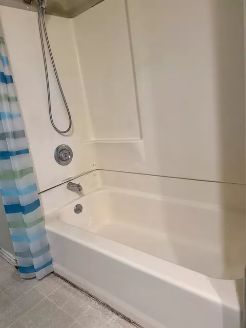 Bath - 1916 7th St, Sanger, CA 93657 photo 3 of 3