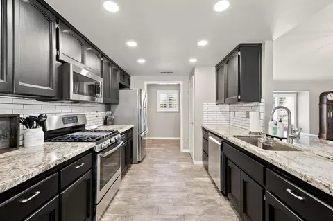 Kitchen - 16176 Paula, Madera, CA 93636 photo 2 of 6