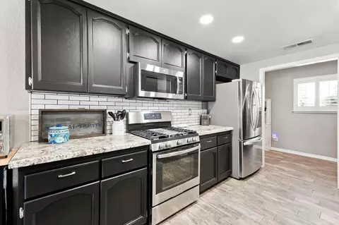 Kitchen - 16176 Paula, Madera, CA 93636 photo 5 of 6