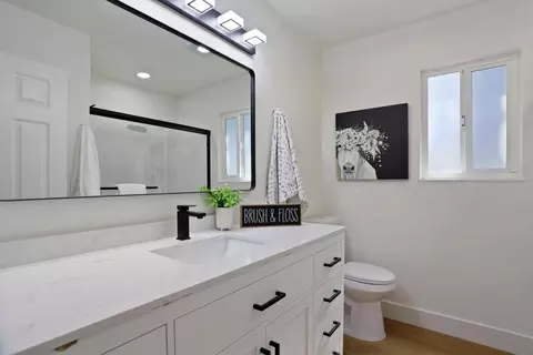 Bath - 351 Alpine Dr, Merced, CA 95340 photo 4 of 7