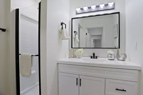 Bath - 351 Alpine Dr, Merced, CA 95340 photo 6 of 7