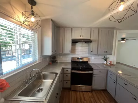 Kitchen - 55 E Lorena Ave, Fresno, CA 93706 photo 5 of 9