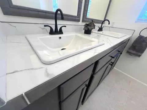 Bath - 55 E Lorena Ave, Fresno, CA 93706 photo 4 of 6