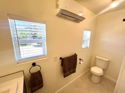 Bath - 55 E Lorena Ave, Fresno, CA 93706 photo 6 of 6