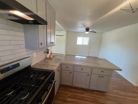 Kitchen - 55 E Lorena Ave, Fresno, CA 93706 photo 7 of 9