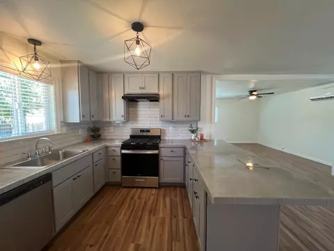Kitchen - 55 E Lorena Ave, Fresno, CA 93706 photo 6 of 9