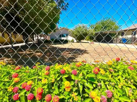 Exterior - 55 E Lorena Ave, Fresno, CA 93706 photo 19 of 22