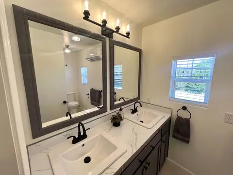 Bath - 55 E Lorena Ave, Fresno, CA 93706 photo 5 of 6