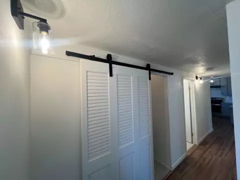 Entry Way - 55 E Lorena Ave, Fresno, CA 93706 photo 1 of 2