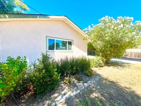 Exterior - 55 E Lorena Ave, Fresno, CA 93706 photo 15 of 22