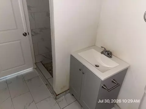 Bath - 223 Buchanan St, Coalinga, CA 93210 photo 2 of 3