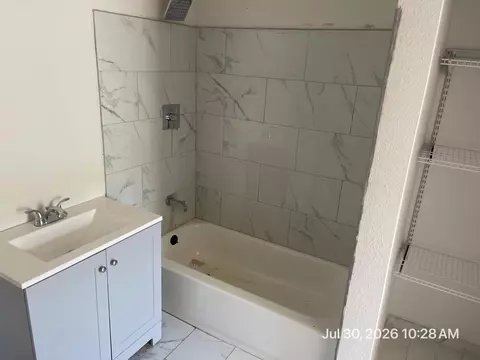 Bath - 223 Buchanan St, Coalinga, CA 93210 photo 3 of 3