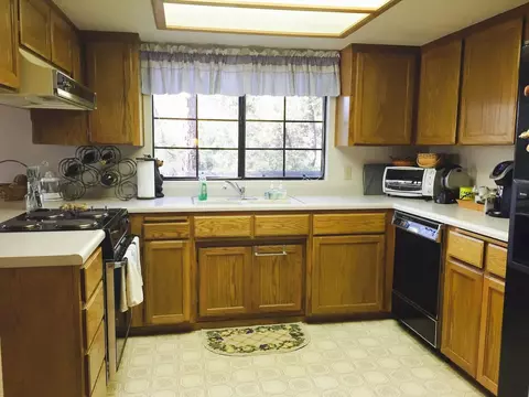 Kitchen - 51400 Hogback Rd, Miramonte, CA 93641 photo 2 of 2