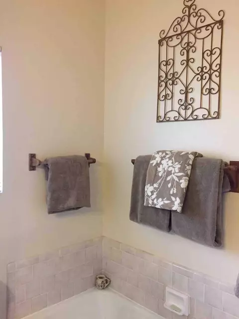 Bath - 51400 Hogback Rd, Miramonte, CA 93641 photo 2 of 5