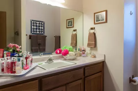 Bath - 51400 Hogback Rd, Miramonte, CA 93641 photo 1 of 5