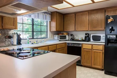 Kitchen - 51400 Hogback Rd, Miramonte, CA 93641 photo 1 of 2