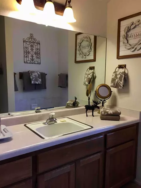 Bath - 51400 Hogback Rd, Miramonte, CA 93641 photo 4 of 5