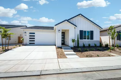 Exterior - 1640 Bloom Ave, Clovis, CA 93619 photo 4 of 7