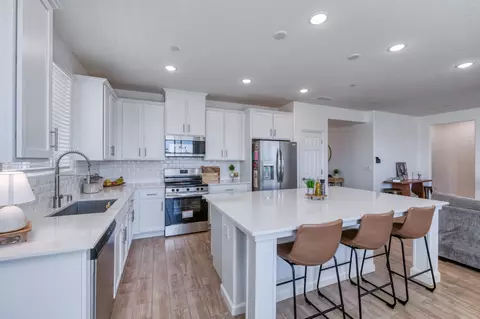 Kitchen - 1640 Bloom Ave, Clovis, CA 93619 photo 2 of 2