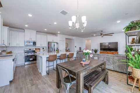 Dining - 1640 Bloom Ave, Clovis, CA 93619 photo 2 of 2