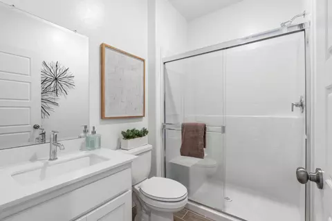 Bath - 1046 Springtime Ave, Clovis, CA 93619 photo 1 of 4
