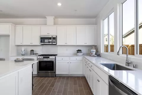 Kitchen - 1046 Springtime Ave, Clovis, CA 93619 photo 5 of 5