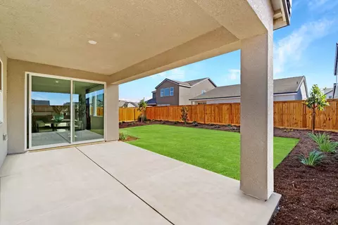 Exterior - 1046 Springtime Ave, Clovis, CA 93619 photo 4 of 5