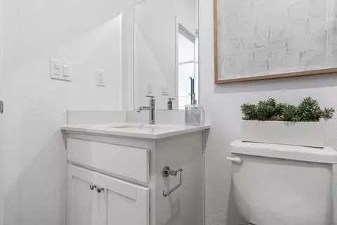 Bath - 1046 Springtime Ave, Clovis, CA 93619 photo 2 of 4