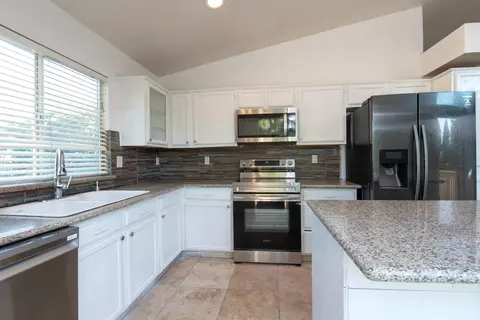 Kitchen - 2425 E Houston Ave, Fresno, CA 93720 photo 2 of 2