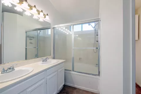 Bath - 2425 E Houston Ave, Fresno, CA 93720 photo 2 of 4