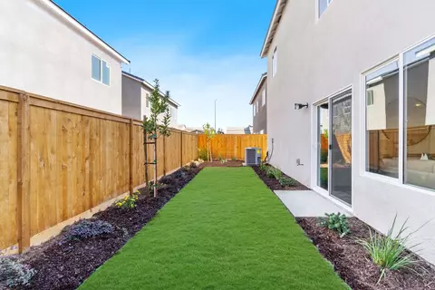 Exterior - 1053 Springtime Ave, Clovis, CA 93619 photo 4 of 4