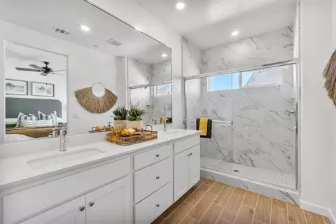 Bath - 1053 Springtime Ave, Clovis, CA 93619 photo 3 of 4