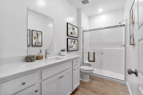 Bath - 1053 Springtime Ave, Clovis, CA 93619 photo 2 of 4