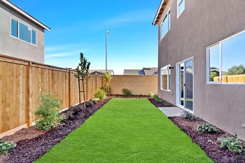 Exterior - 1059 Springtime Ave, Clovis, CA 93619 photo 4 of 4