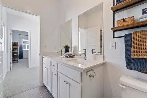 Bath - 1059 Springtime Ave, Clovis, CA 93619 photo 5 of 5