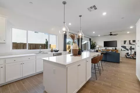 Kitchen - 1059 Springtime Ave, Clovis, CA 93619 photo 4 of 5