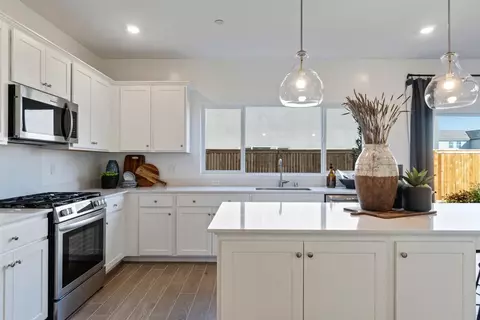 Kitchen - 1059 Springtime Ave, Clovis, CA 93619 photo 5 of 5