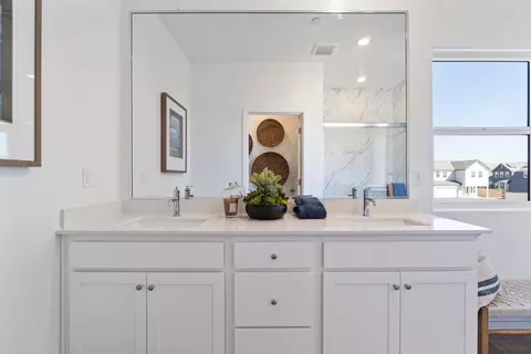 Bath - 1059 Springtime Ave, Clovis, CA 93619 photo 3 of 5