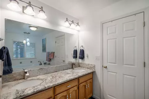 Bath - 16861 Paula Rd, Madera, CA 93636 photo 5 of 6