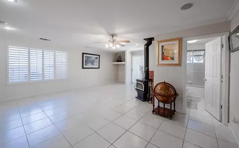Living - 16861 Paula Rd, Madera, CA 93636 photo 4 of 6