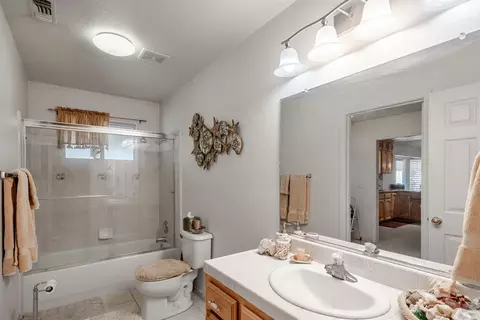 Bath - 16861 Paula Rd, Madera, CA 93636 photo 2 of 6