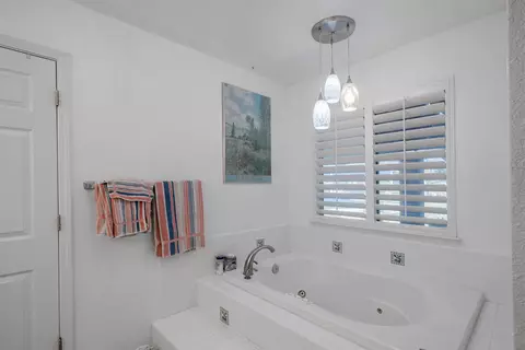 Bath - 16861 Paula Rd, Madera, CA 93636 photo 6 of 6
