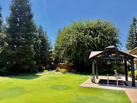 Exterior - 2270 Alamos Ave, Clovis, CA 93611 photo 5 of 8