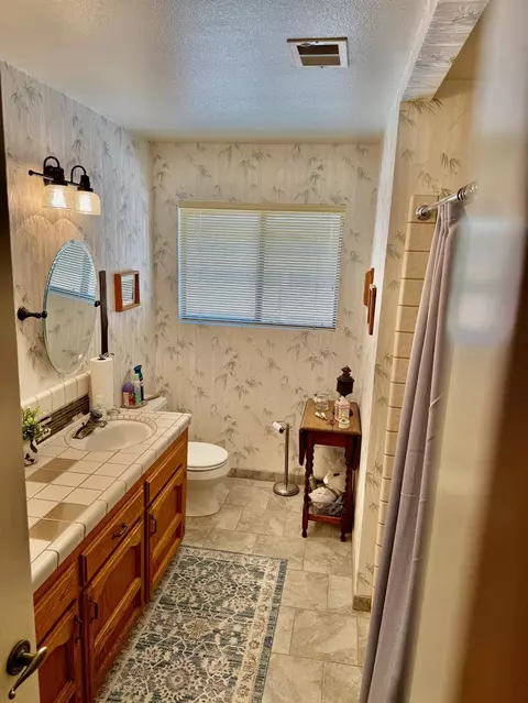 Bath - 2270 Alamos Ave, Clovis, CA 93611 photo 2 of 2
