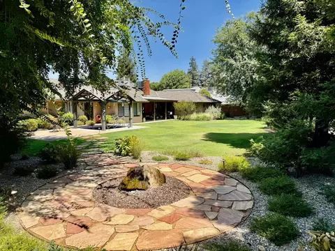 Exterior - 2270 Alamos Ave, Clovis, CA 93611 photo 3 of 8