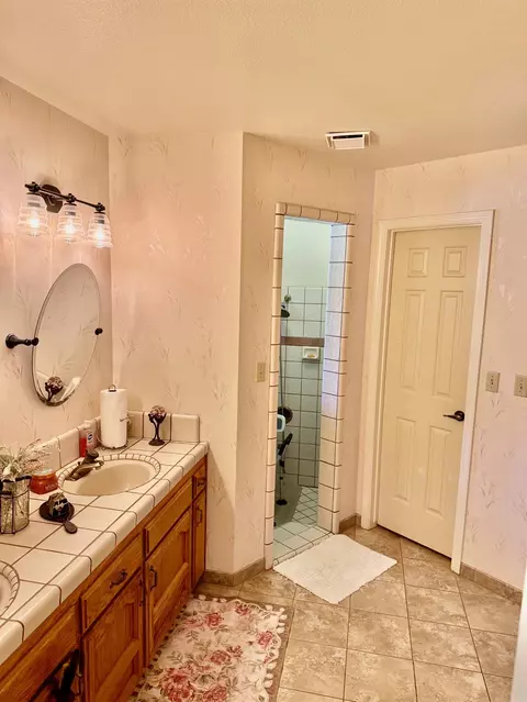 Bath - 2270 Alamos Ave, Clovis, CA 93611 photo 1 of 2
